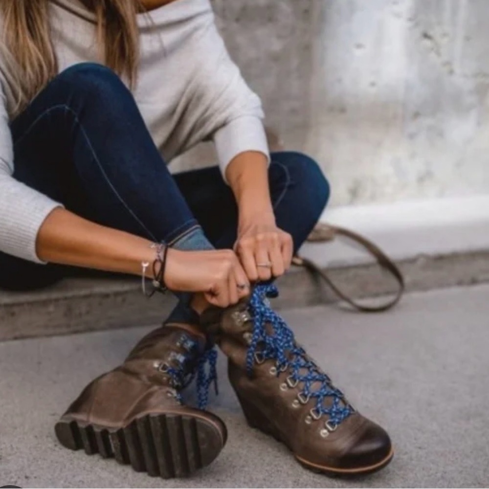 Sorel Conquest Wedge Lace Up Boot 8.5 kettle Joan of Arctic dark taupe